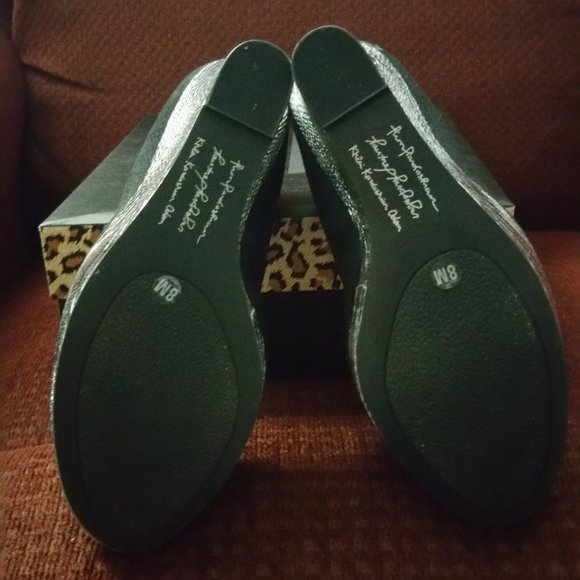 KARDASHIAN COLLECTION WEDGIES SIZE 8 MEDIUM - Picture 3 of 5